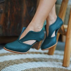 Elf Spirit Walker green leather booties heels